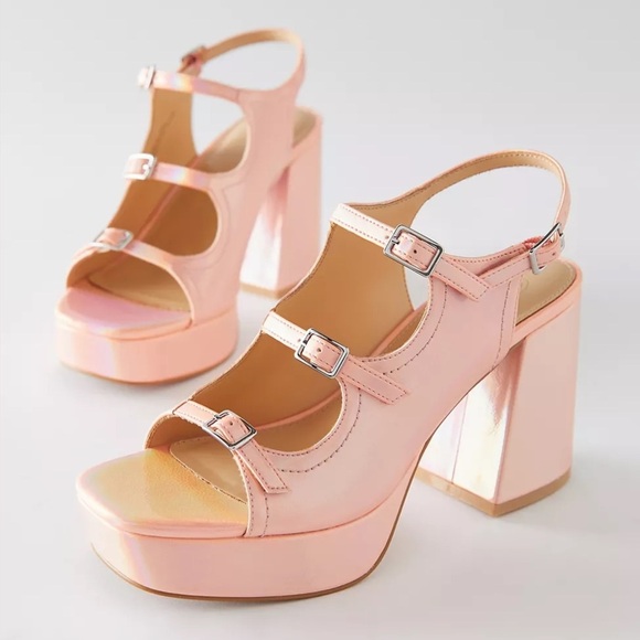 Urban Outfitters Willow Pink Iridescent Strappy Platform Sandal Heels Sz 8 NWOB - Picture 1 of 9